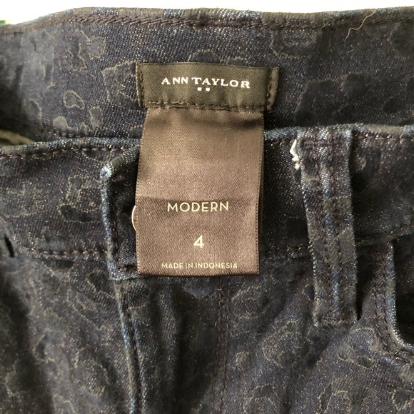 Ann Taylor Women’s Size 4 Dark Denim Leopard Modern Jeans - Picture 3 of 6